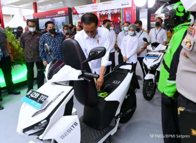 Pada Tahun 2025, Jokowi Ingin Ada 2 Juta Kendaraan Listrik Lalu Lalang di Jalanan