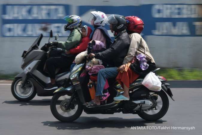 Masih Ada One Way, Lalu Lintas di Simpang Jomin Ramai Lancar Minggu (30/4) Siang