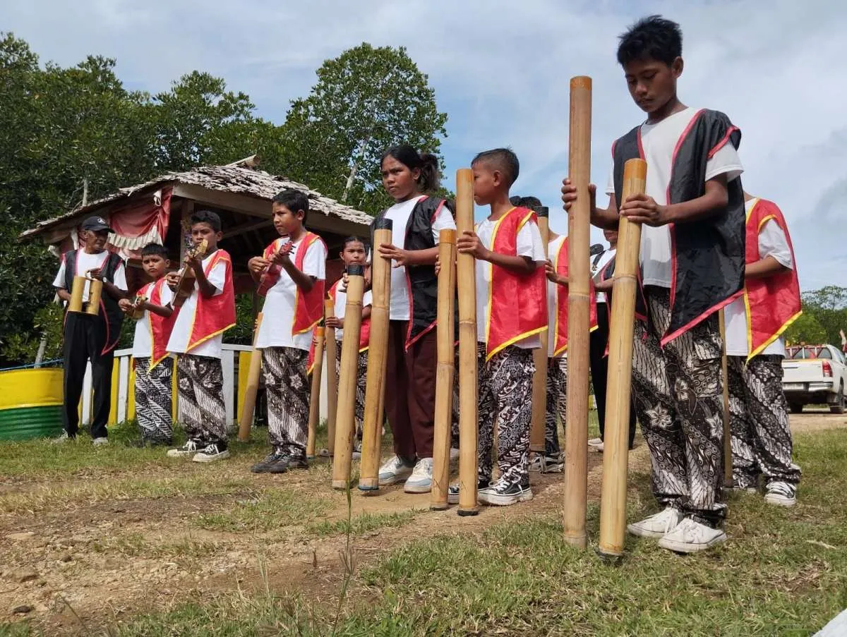 Menjaga Hutan Mangrove, Melestarikan Bambu Tada Halmahera Tengah