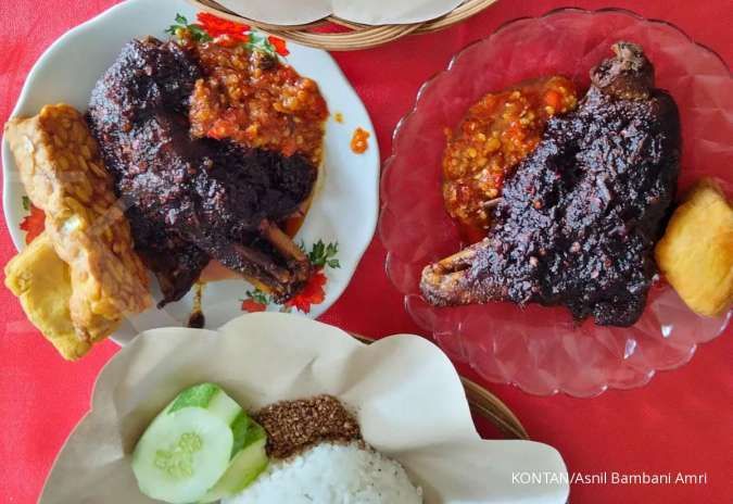 Nasi Bebek Pak Munawi, Bebek Hitam Berbalut Wijen dari Madura