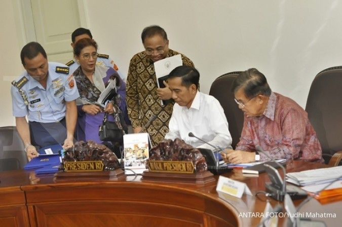 Jokowi gelar rapat holding BUMN