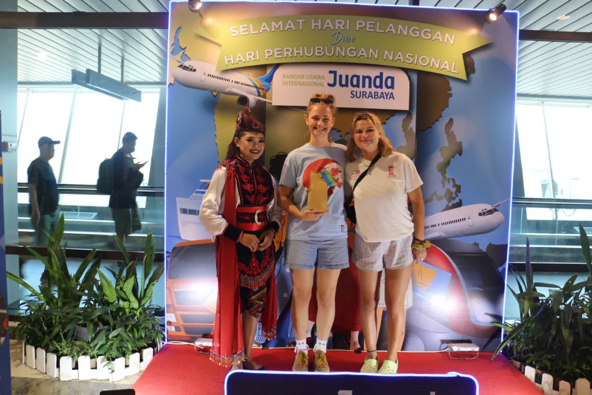 Bandara-Bandara AP1 Meriahkan Hari Pelanggan Nasional dengan Pembagian Souvenir