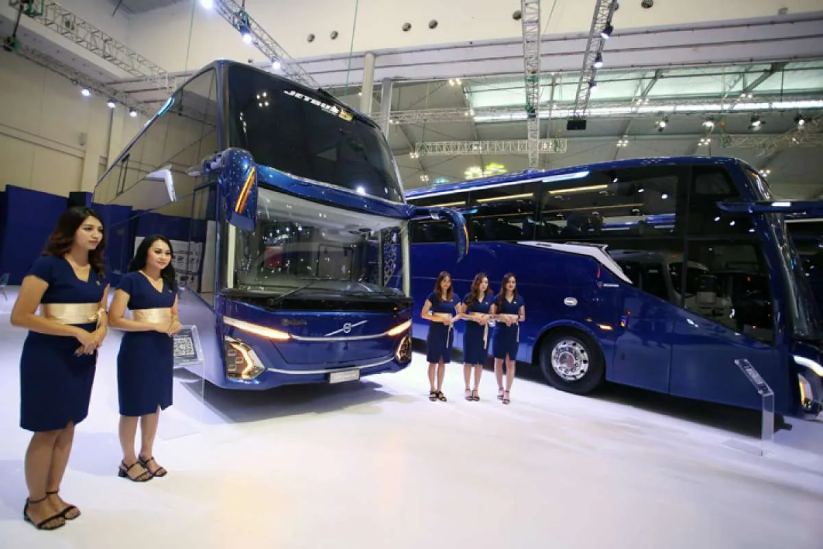 Adiputro Hadirkan Bus Tingkat Mewah dengan Sasis Mercedes-Benz 2445