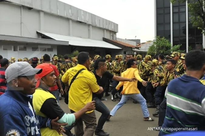Agung’s camp ‘occupies’ Golkar HQ