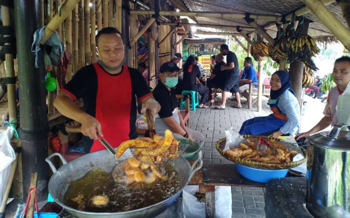 Legit, Manis Pisang ala Oom Jims
