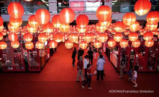 LAMPION HIASI PUSAT PERBELANJAAN JELANG IMLEK