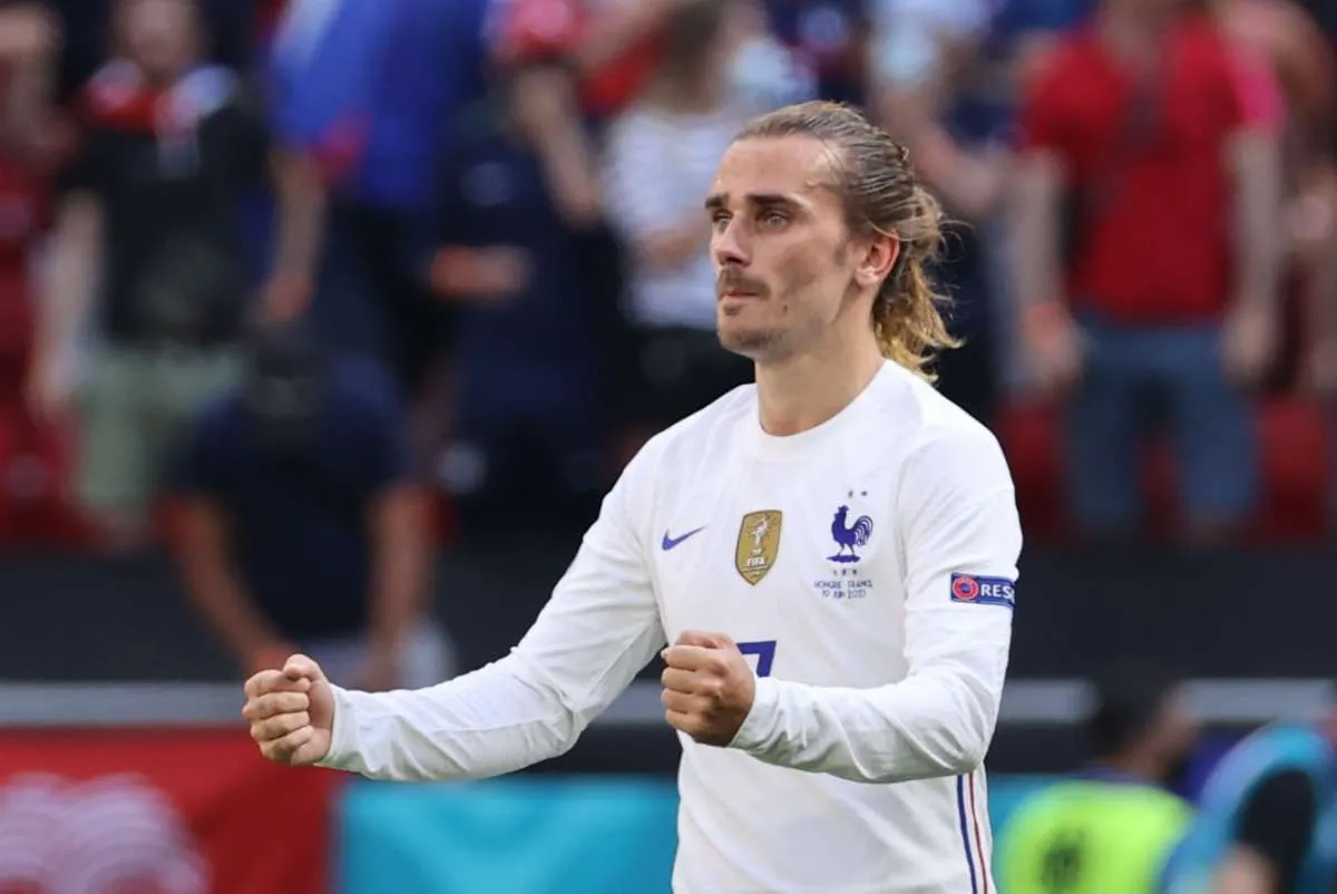Antoine Griezmann memilih bertahan di Barcelona, dengan syarat potong gaji