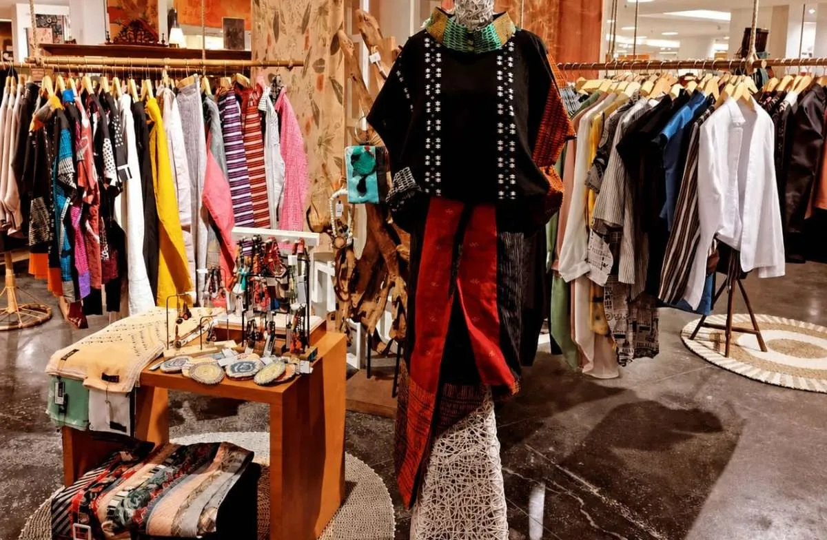 Cuan dari Kreasi Ulos Berbalut Batik Jakarta