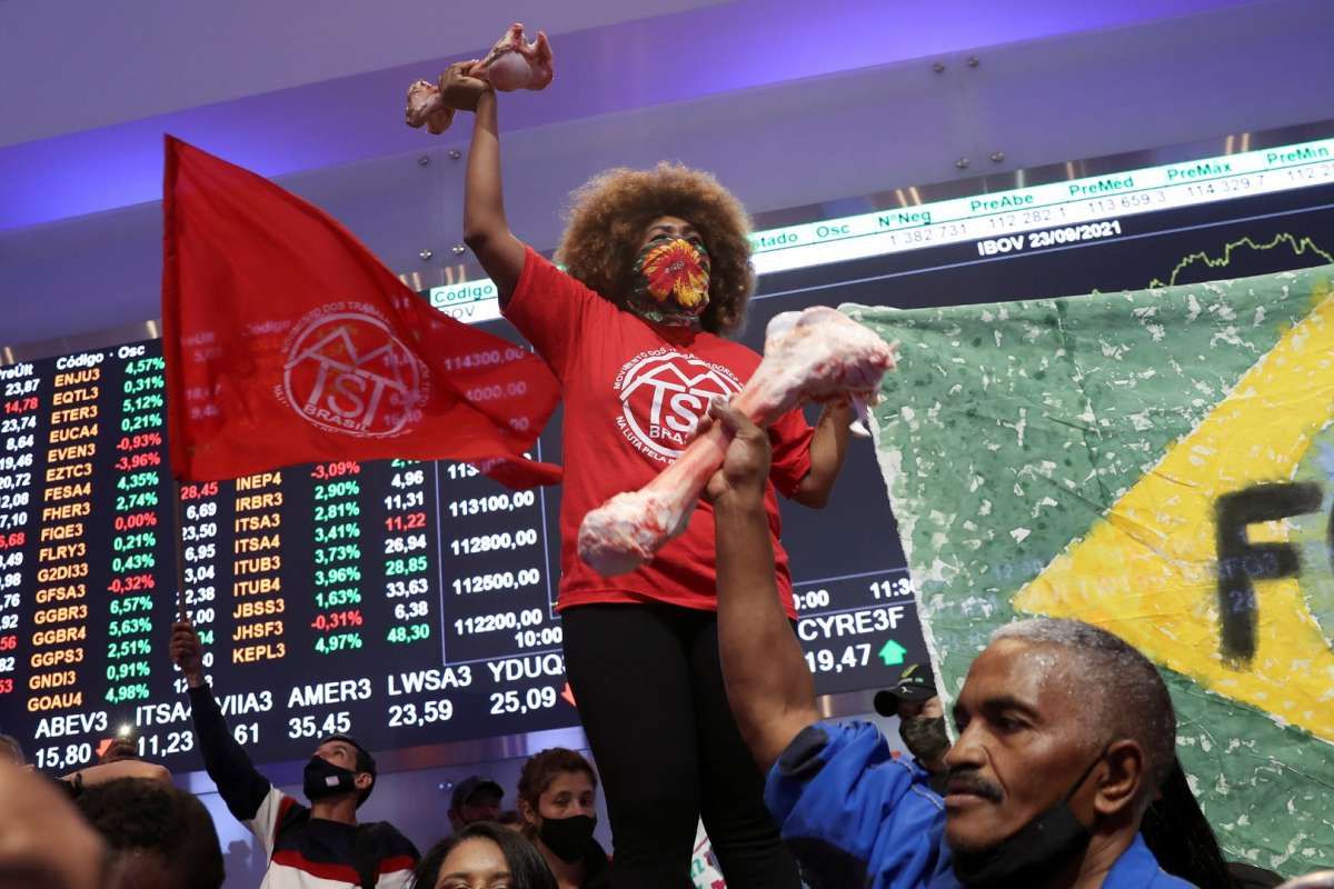 Brazil's Jobless Rate Hits Six-Year Low for Quarter Through February