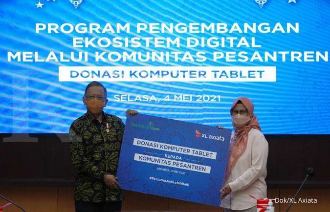 Kembangkan Desa Digital XL Axiata Donasikan 100 Laptop ke Belasan Pesantren