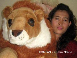 Tuti kuras kantong sendiri demi gaji pegawai (2)