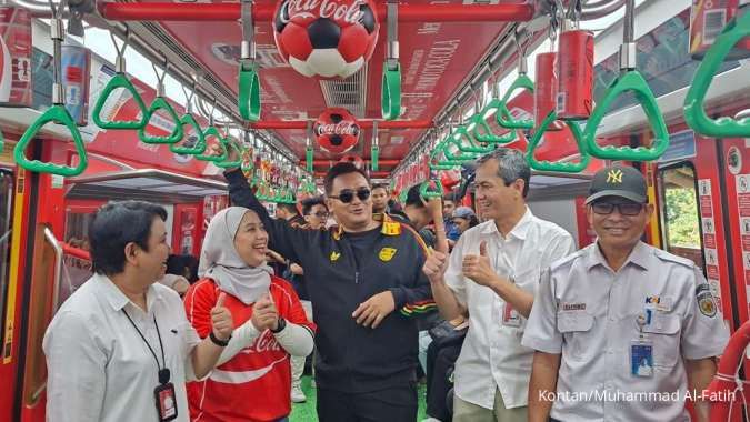 KAI Commuter dan Coca-Cola Kolaborasi Hadirkan Instalasi Tematik Piala Dunia 2026
