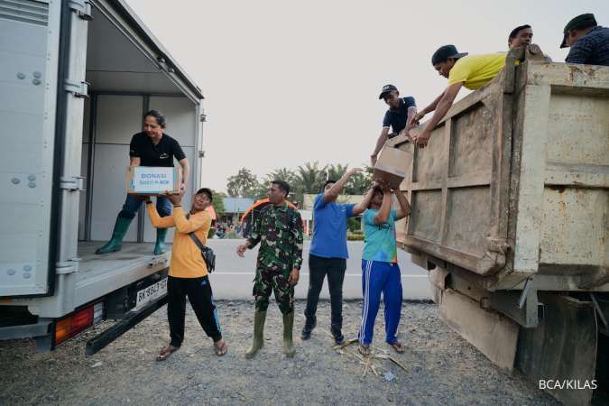 Bakti BCA Hadir Langsung Salurkan Bantuan Kemanusiaan Bagi Korban Bencana di Sumatra