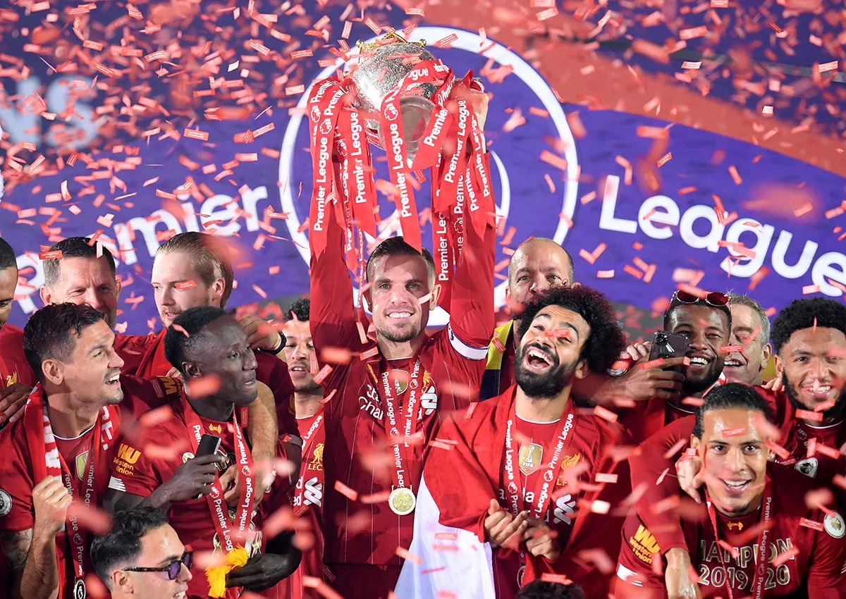 Pesta penantian 30 tahun Liverpool saat angkat trofi Liga Inggris