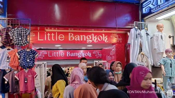 Pasar Tanah Abang Banjir Pembeli, Pedagang Berseri-Seri