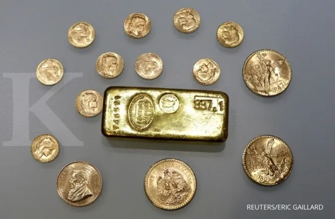 Gold crawls up on rate-cut bets; focus on U.S. GDP data