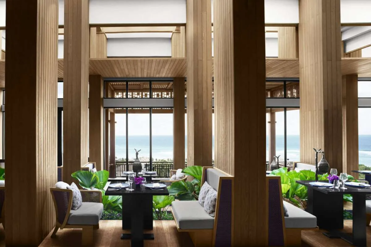 Bersantap Sekaligus Menikmati Pameran Seni Lewat Art and Dine di Ritz Carlton Bali
