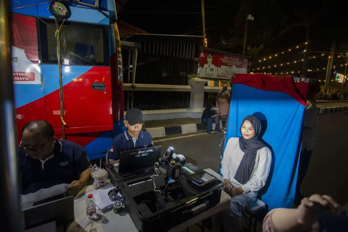 KTP Pink Bikin Penasaran, Dukcapil Jelaskan Faktanya