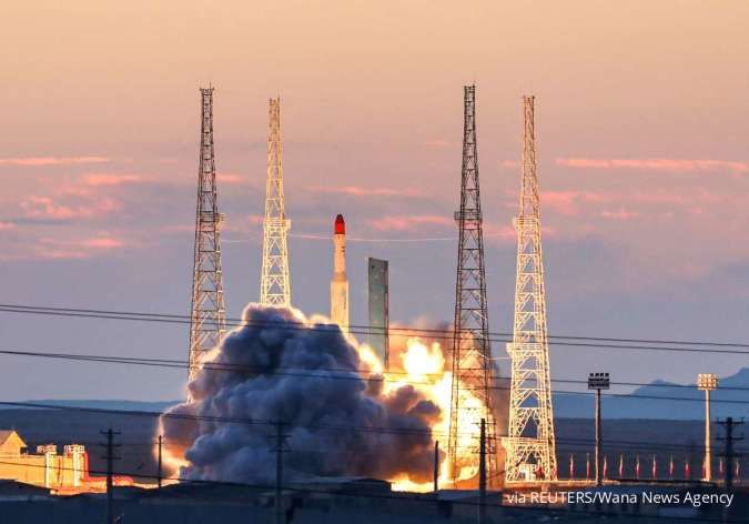 Musuh Bebuyutan AS Ini Sukses Meluncurkan Satelit Terberat