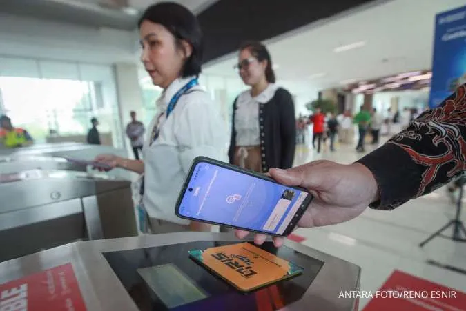 Praktis! QRIS Tap Livin' Mandiri Mudahkan Naik KRL & LRT Jabodebek