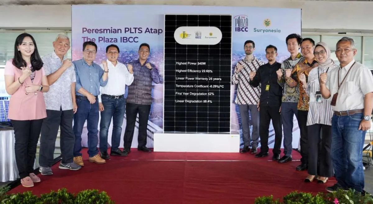 Bekerja sama dengan Suryanesia, The Plaza IBCC Pasang PLTS Atap di Area Parkir