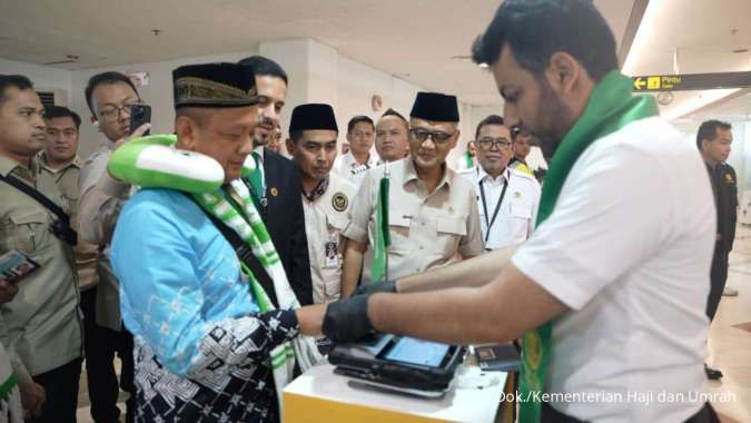 Sempat Mendarat Darurat, Jemaah Haji Kloter SUB-16 Tiba Selamat di Madinah
