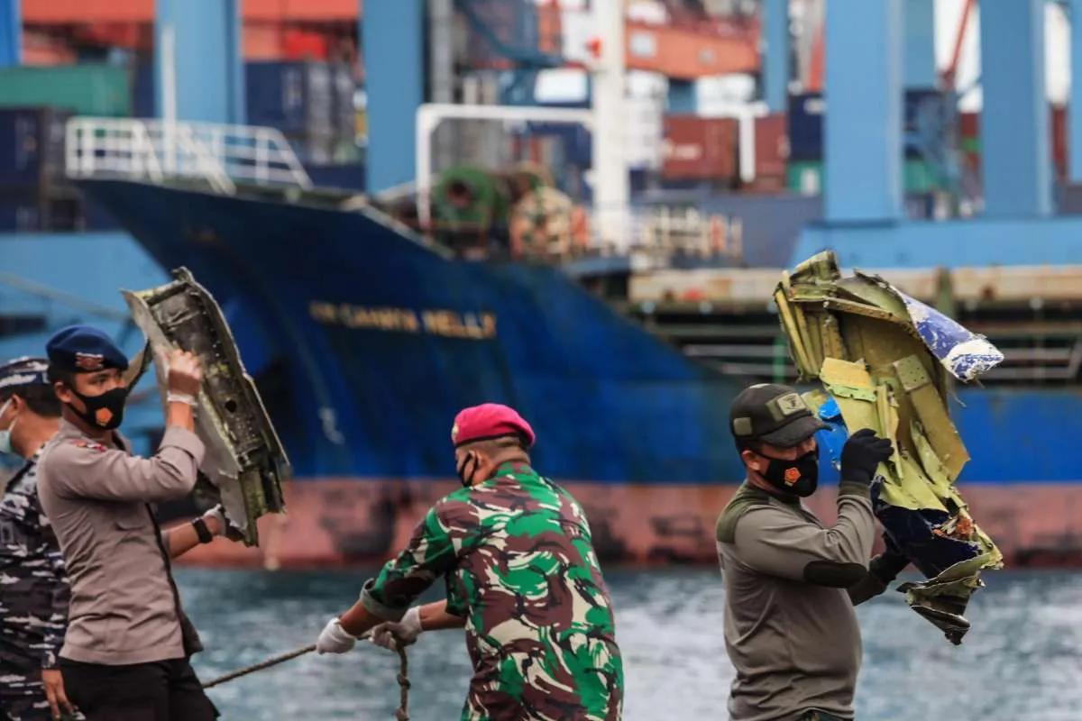 KNKT sebut pesawat Sriwijaya Air kemungkinan pecah saat menghantam perairan