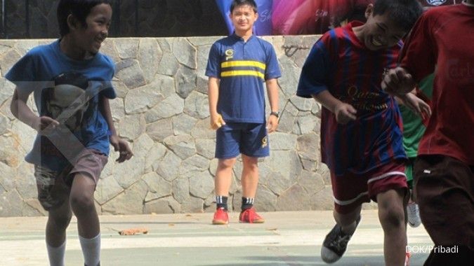 Mendirikan sekolah futsal untuk anak kurang mampu
