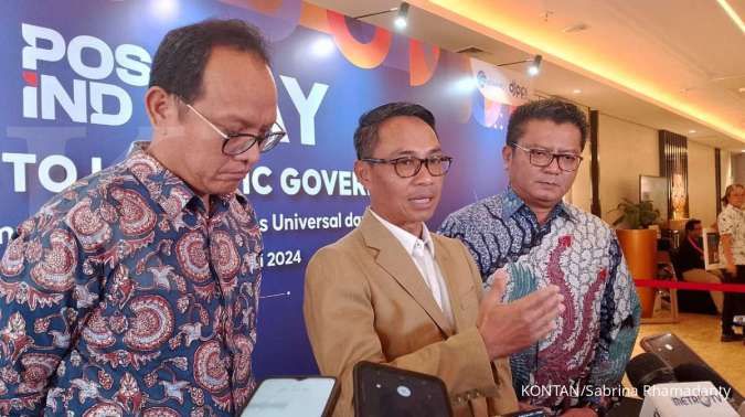 Direktur Utama PT Pos Indonesia, Faizal Rochmad Djoemadi (tengah) saat POSIND Day di Jakarta (7/2/2024).