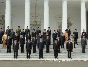 Ekonom: Ekonomi global sedang serius, Presiden sebaiknya tunda reshuffle