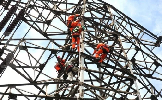 Indonesia slightly lowers target for investment in electricity