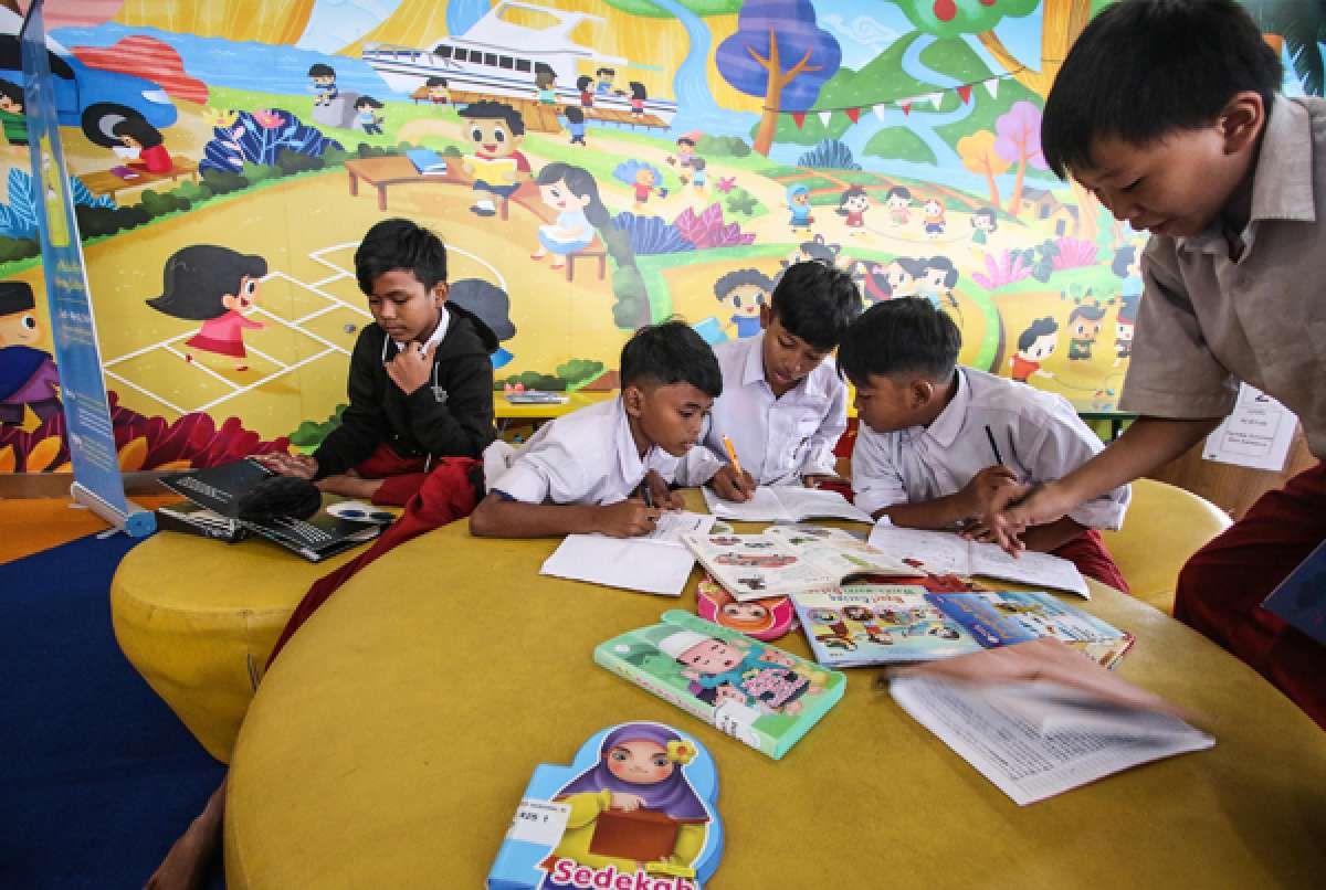 Minat baca anak di perpustakaan