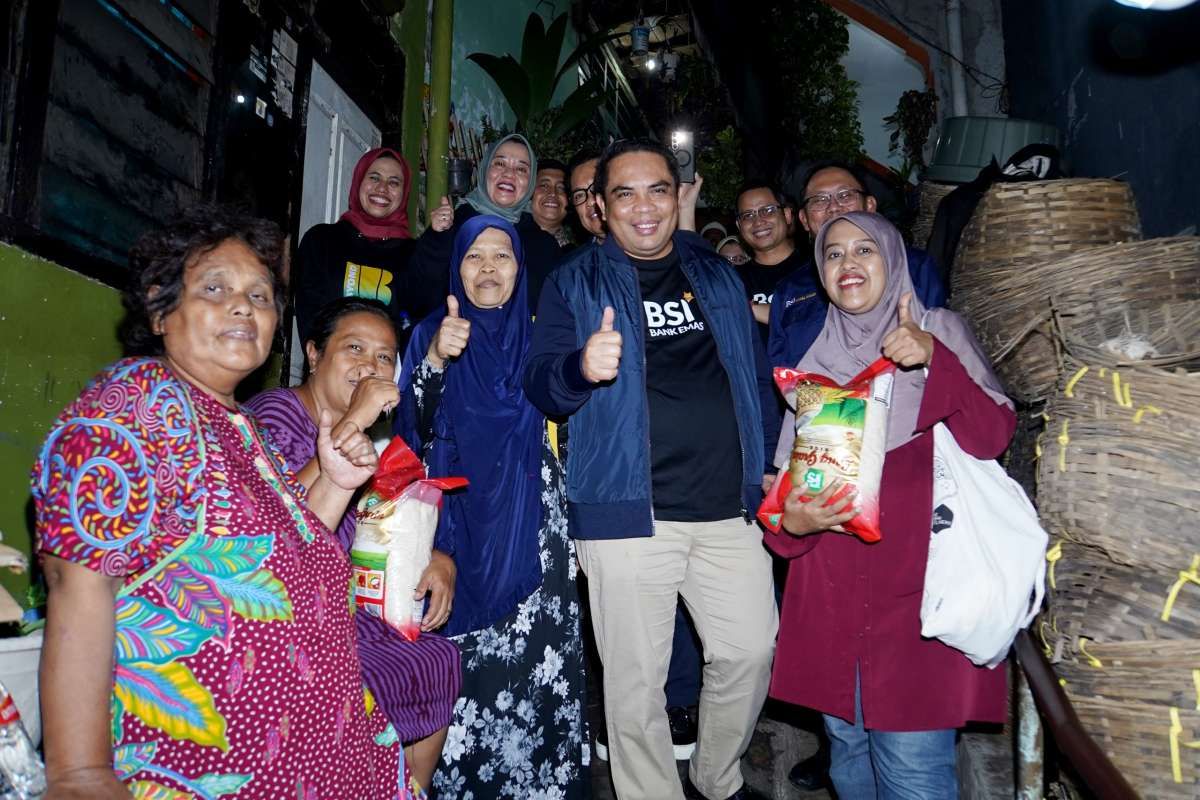 BSI Bantu Makanan dan Alat Kebersihan untuk Korban Banjir Jabodetabek