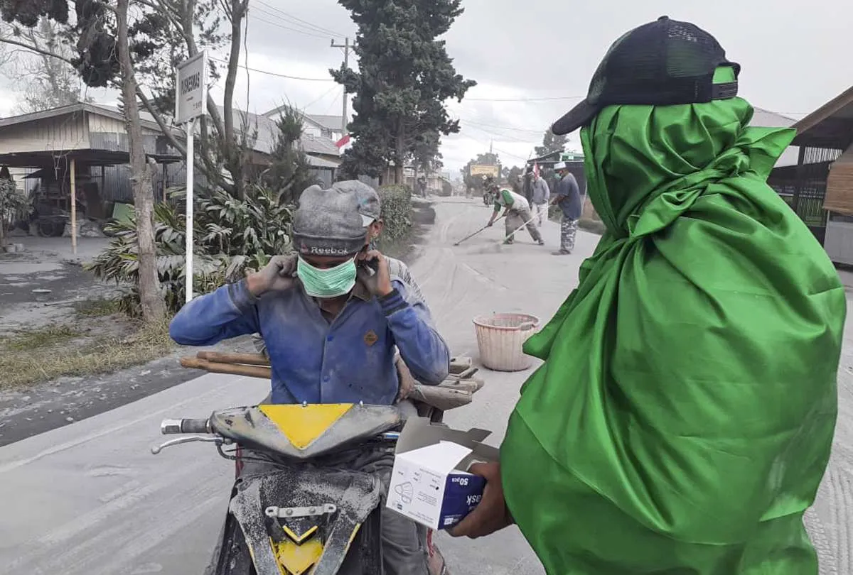 Debu vulkanik erupsi Gunung Sinabung menerjang 4 wilayah 