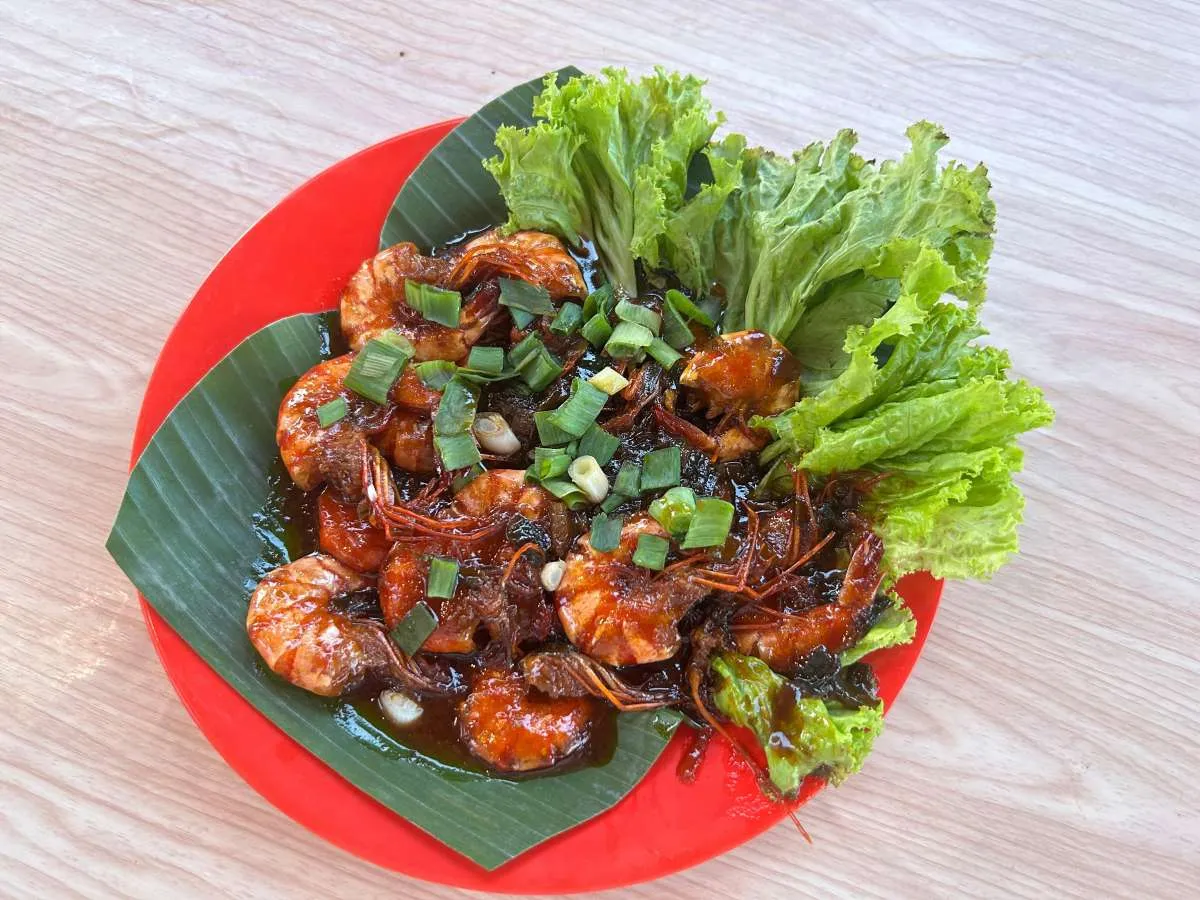 Kenikmatan dalam Kepulan Asap Warung Hj Leha