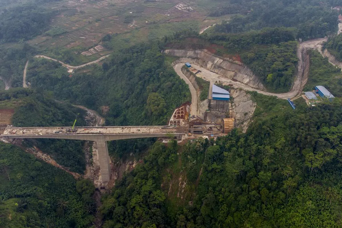 KCIC melakukan efisiensi untuk menekan pembengkakan biaya 