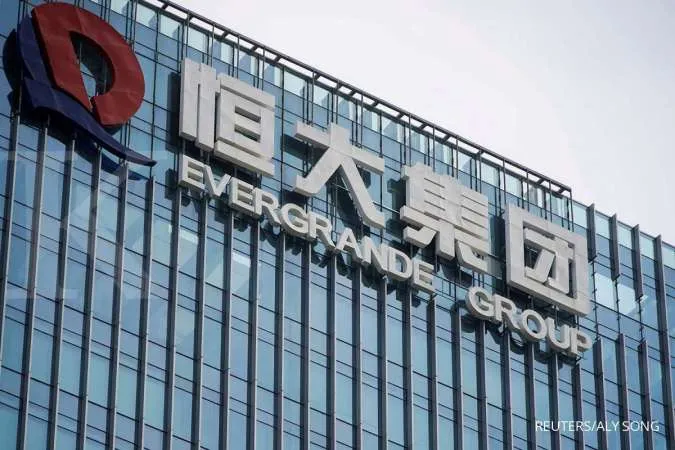 China Evergrande secures bond extension as chairman foots project bills