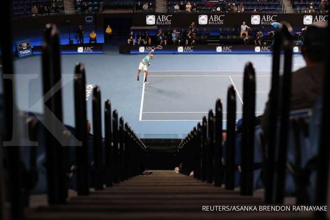 Melbourne enters new lockdown, barring Australian Open crowds