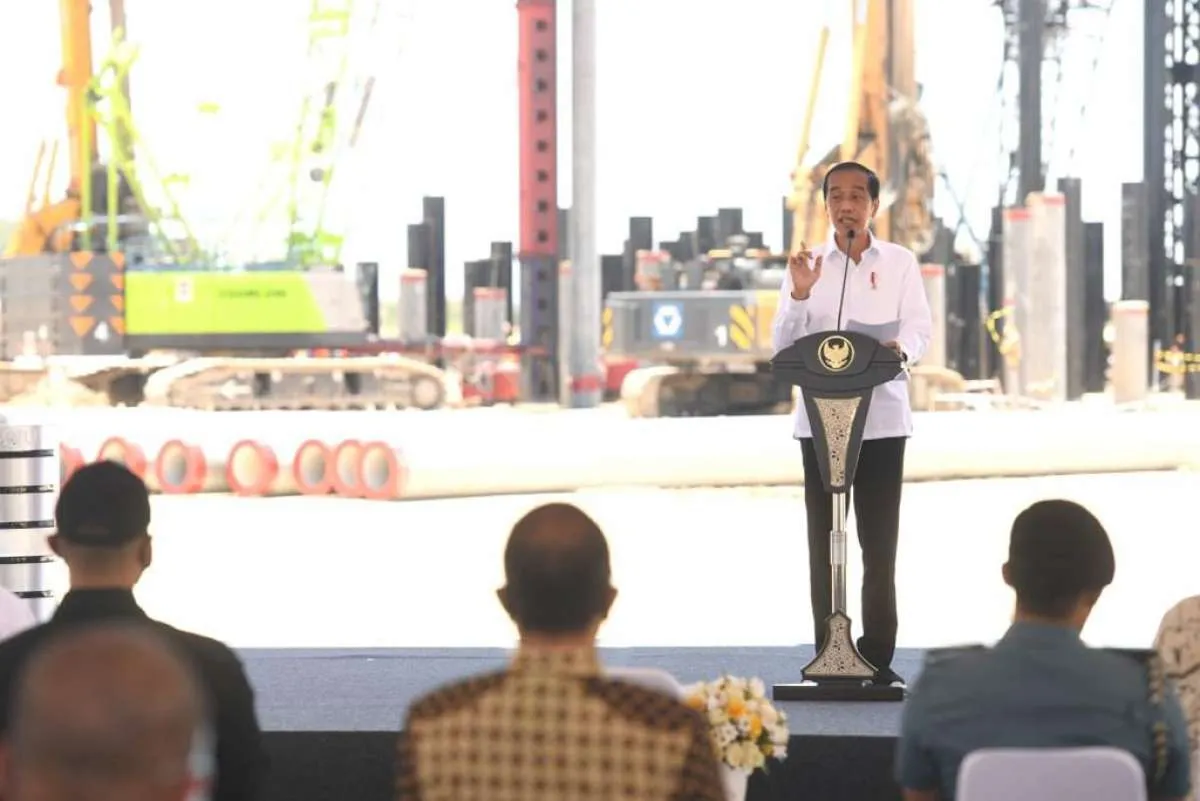 Jokowi harapkan pabrik smelter Freeport di KEK Gresik pancing investasi