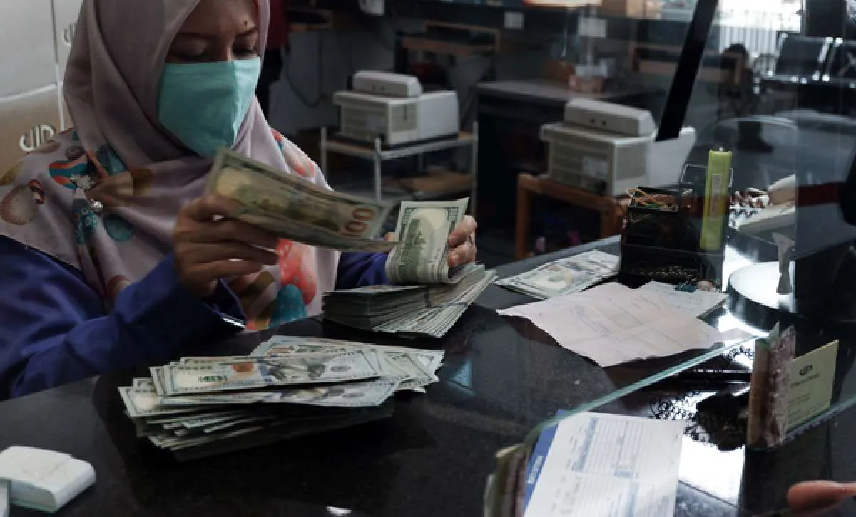 Periksa Tingkat Kurs Dollar-Rupiah di BCA pada Senin (17/2) dan Penukaran Valasnya