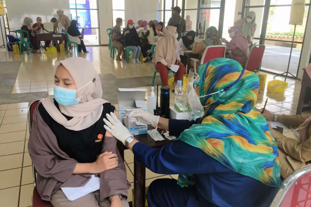 Tak tercapai, target Jokowi 2 juta vaksinasi Covid-19 per hari di bulan Agustus 