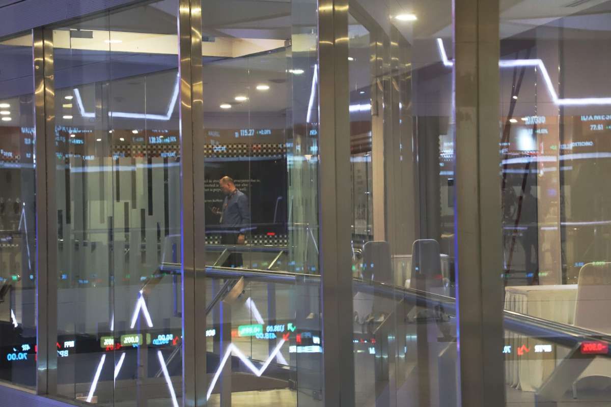 IHSG Menguat Delapan Hari, Asing Net Sell Dua Hari, Simak Rekomendasi Saham Hari Ini