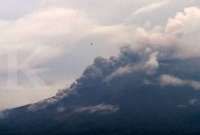Gunung Semeru Erupsi: Awan Panas Meluncur 5 KM, Warga Diimbau Tenang
