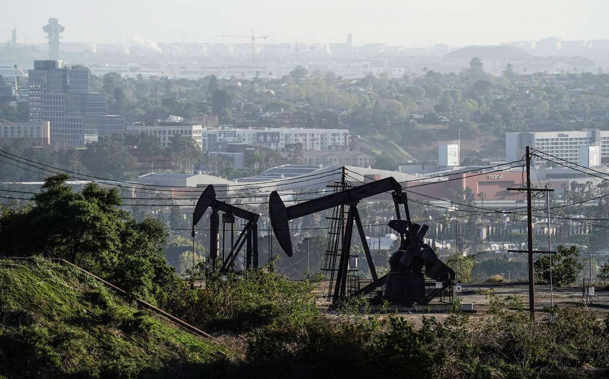 Harga Minyak Naik Menyusul Persiapan Uni Eropa Mengembargo Minyak Rusia