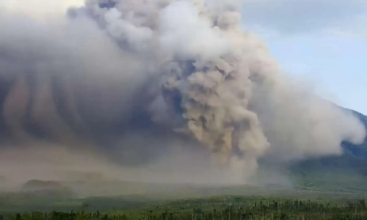 Letusan Gunung Semeru Picu Tsunami, BNPB: Berita Tidak Bisa Dipertanggungjawabkan