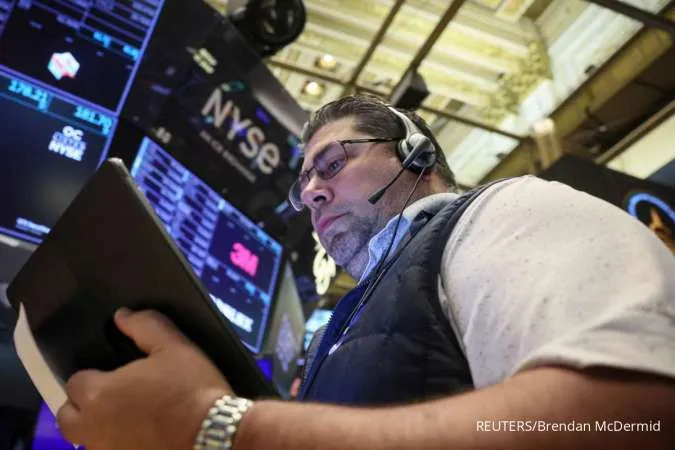 US STOCKS - Wall Street Ends Slightly Lower with Big Tech Earnings on Deck