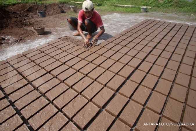 Hujan melambatkan produksi batu bata (2)