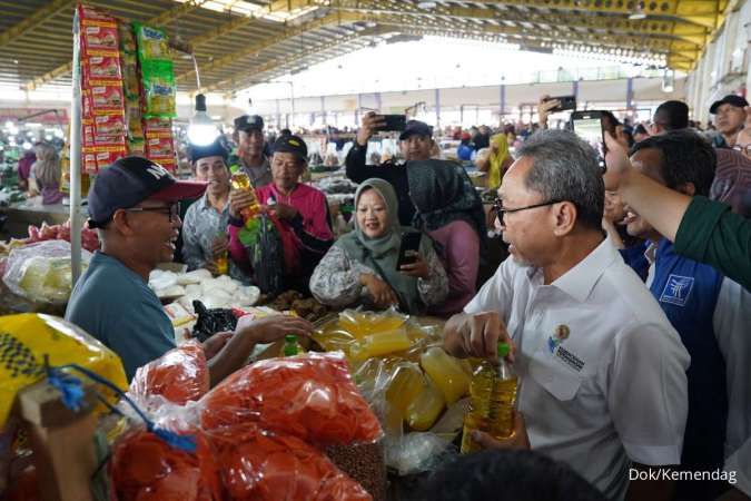 Mendag Zulkifli Tinjau Pasar Sehat Soreang, Harga Bapok Turun & Stabilitas Terjaga