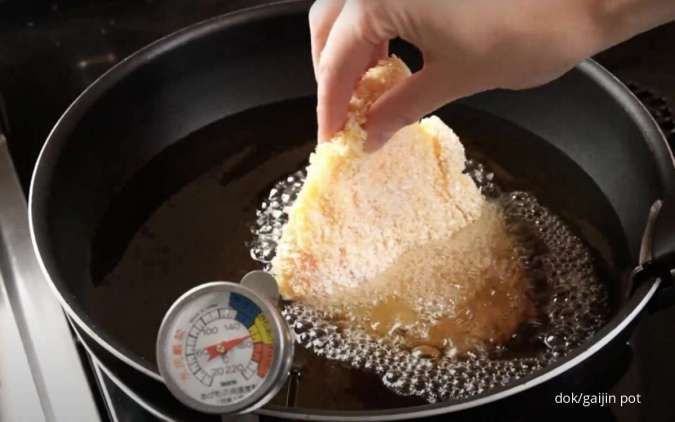 Anti Rontok, Ikuti 4 Cara Bikin Tepung Panir Awet Menempel pada Makanan