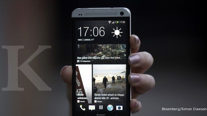 HTC hadirkan ponsel pesaing BB Z10